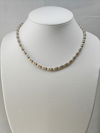 Vintage beautiful natural pearl necklace