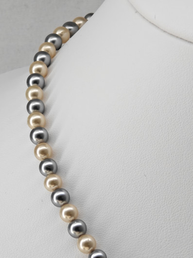 Vintage beautiful natural pearl necklace