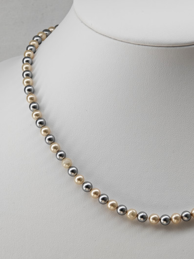 Vintage beautiful natural pearl necklace