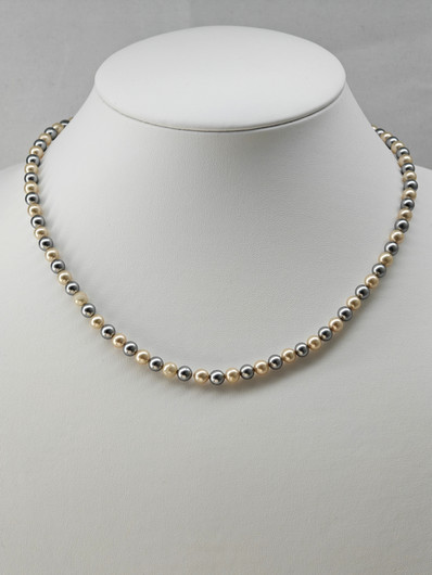 Vintage beautiful natural pearl necklace