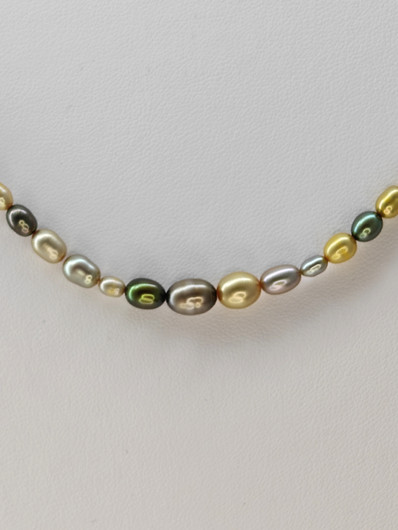 Vintage beautiful natural pearl necklace