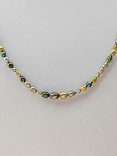 Vintage beautiful natural pearl necklace