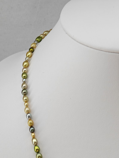 Vintage beautiful natural pearl necklace