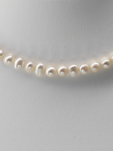 Vintage beautiful natural pearl necklace