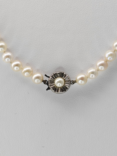 Vintage beautiful natural pearl necklace
