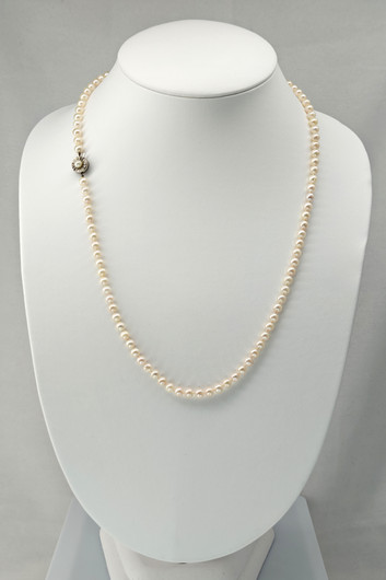 Vintage beautiful natural pearl necklace