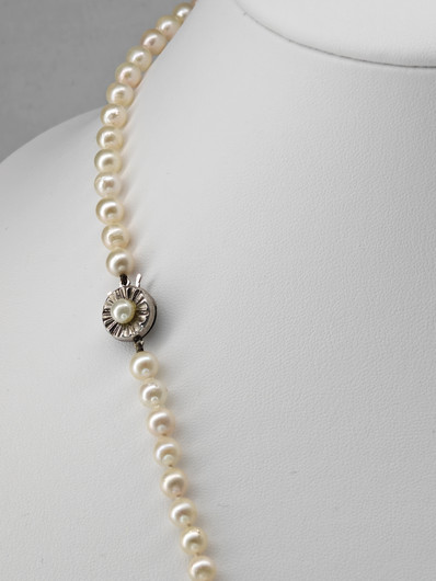 Vintage beautiful natural pearl necklace