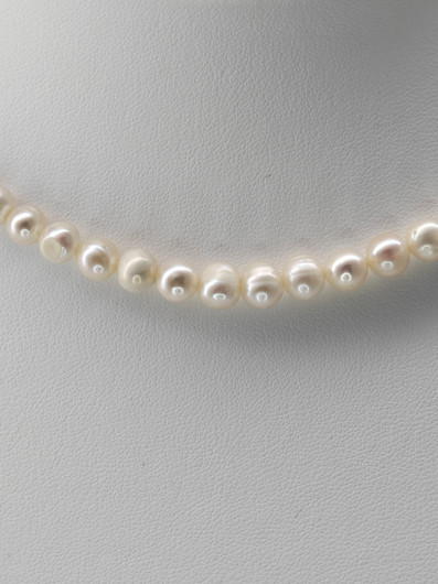 Vintage beautiful natural pearl necklace