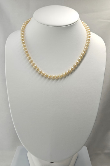 Vintage beautiful pearl necklace