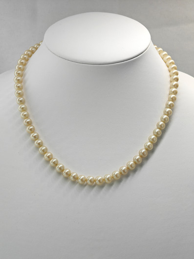 Vintage beautiful pearl necklace