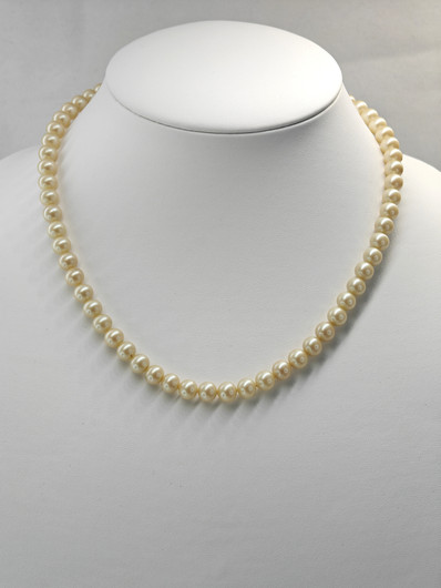 Vintage beautiful pearl necklace