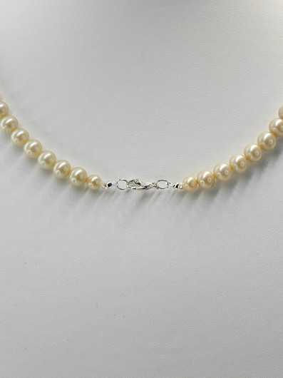 Vintage beautiful pearl necklace