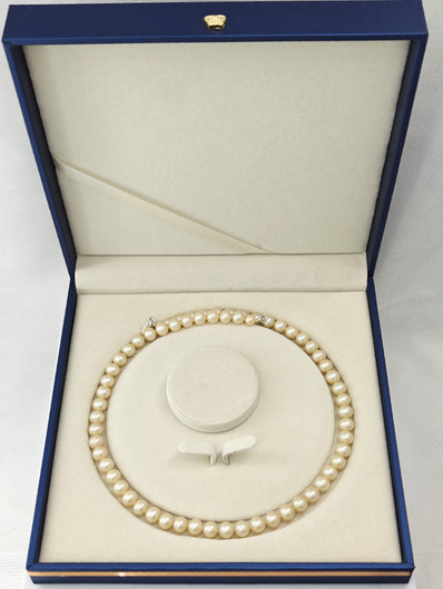 Vintage beautiful pearl necklace