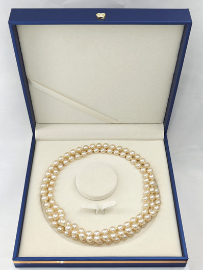 Vintage beautiful pearl necklace