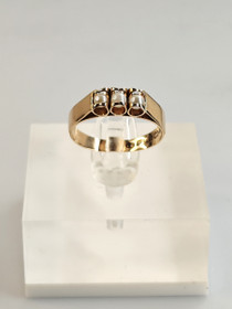 Vintage gold ring with natural pearls