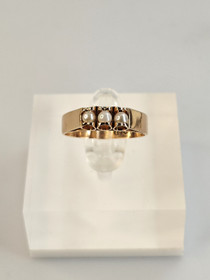 Vintage gold ring with natural pearls