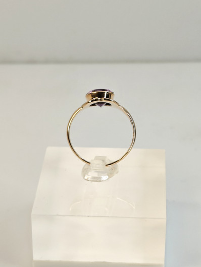 Vintage gold ring with synt. sapphire