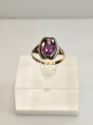 Vintage gold ring with synt. sapphire