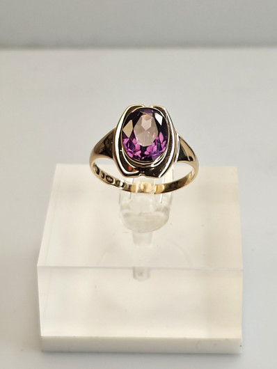 Vintage gold ring with synt. sapphire