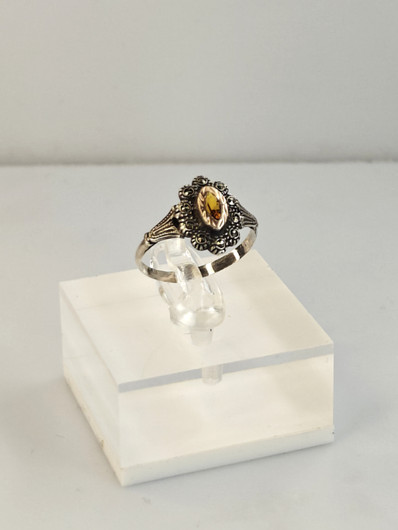 Vintage silver set of ring and earrings with garnet