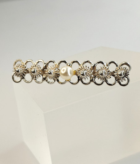 Vintage silver brooch with pearl