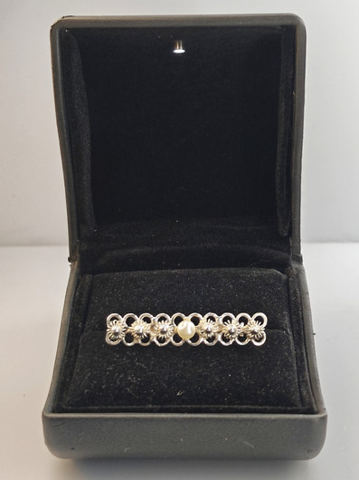 Vintage silver brooch with pearl
