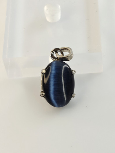 Vintage silver pendant with stone