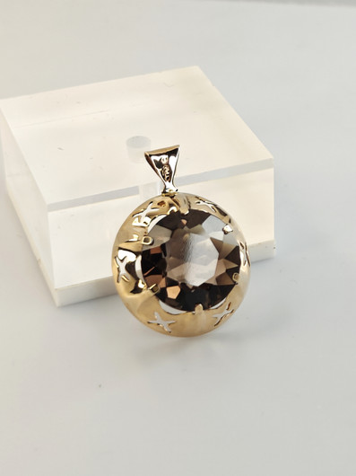 Vintage gold pendant with quartz