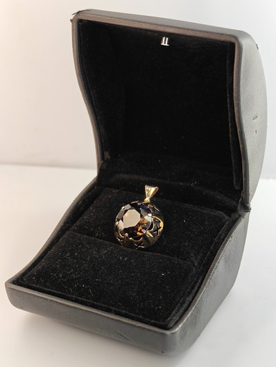 Vintage gold pendant with quartz