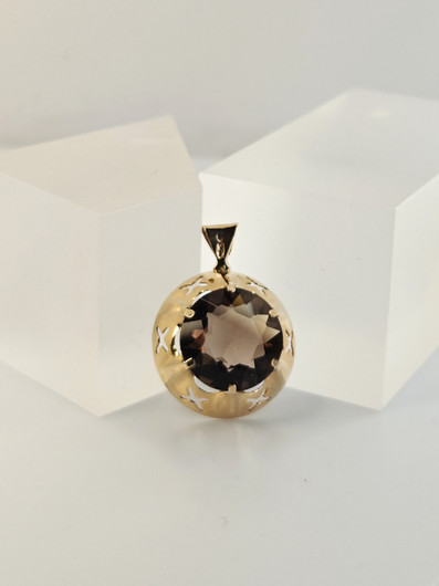 Vintage gold pendant with quartz