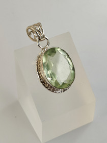 Vintage hopeinen riipus korukivi