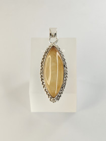 Vintage hopeinen riipus turmaliinillä