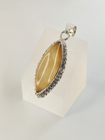 Vintage hopeinen riipus turmaliinillä