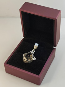 Vintage hopeinen riipus savukartsi