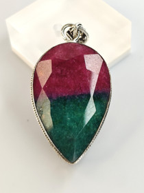 Burman 80 ct rubiini-zoisiitti hopeinen riipus 