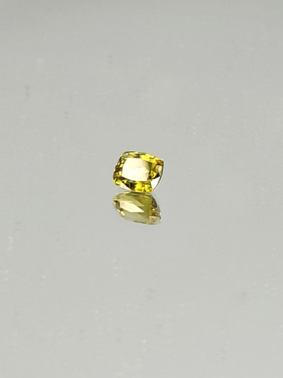 Sphene 1,1 ct radiant