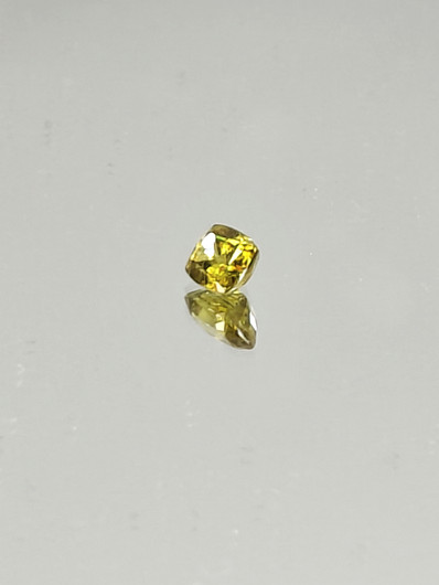Sphene 1,1 ct radiant