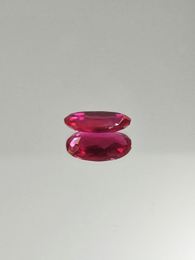 Rubiini (synt.) 3,8 ct ovaali