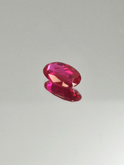Rubiini (synt.) 3,8 ct ovaali