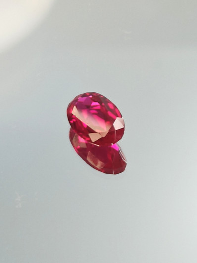 Rubiini (synt.) 3,8 ct ovaali