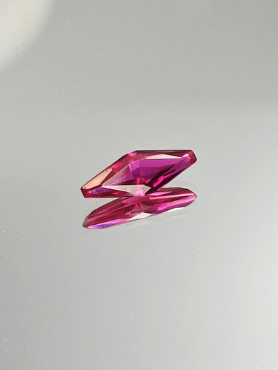 Rubiini (synt.) 1,7 ct fancy hionta
