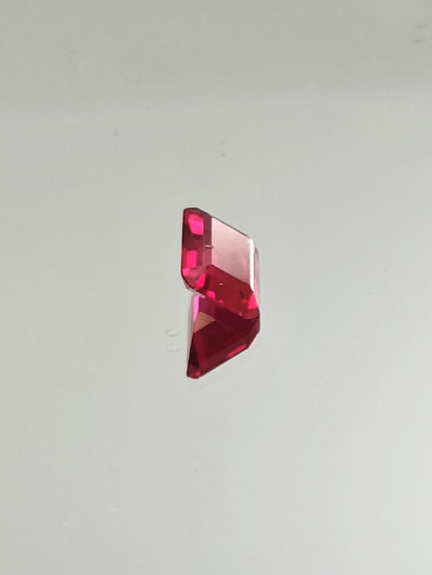 Ruby (synt.) 1,6 ct emerald cut