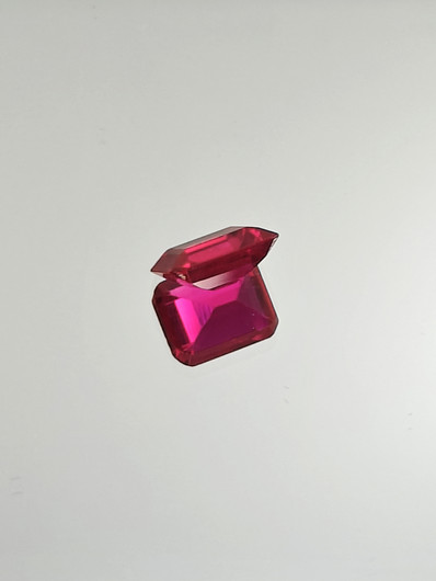 Ruby (synt.) 1,6 ct emerald cut