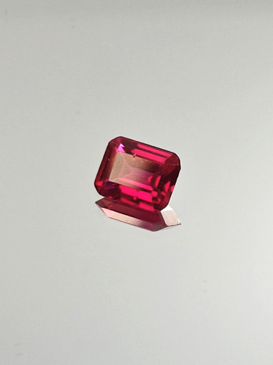 Ruby (synt.) 1,6 ct emerald cut