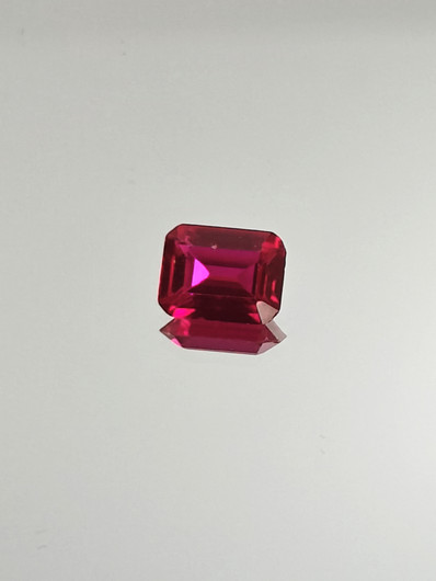 Ruby (synt.) 1,6 ct emerald cut