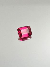 Rubiini (synt.) 1,6 ct smaragdi hionta