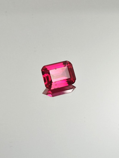 Ruby (synt.) 1,6 ct emerald cut