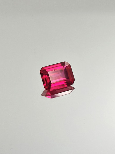 Ruby (synt.) 1,6 ct emerald cut