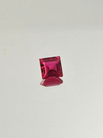 Rubiini (synt.) 0,7 ct neliö