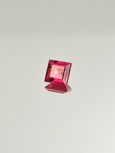 Ruby (synt.) 0,7 ct square